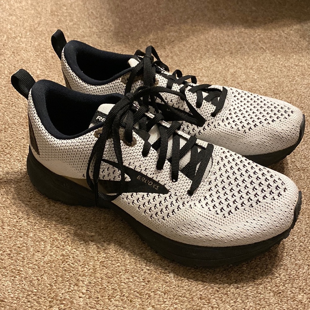 Women’s Brook Revel 4